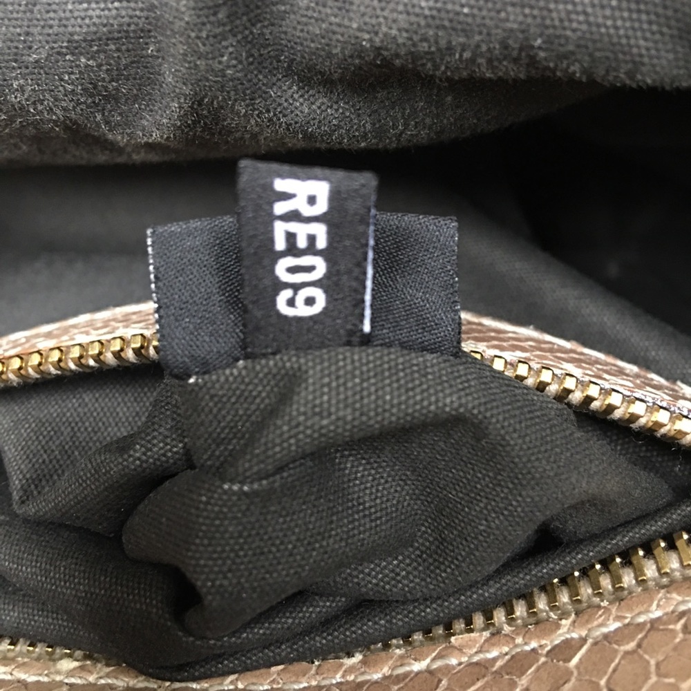MarcJacobs Python Effect Quilted Stardust Beat Bag - Picture 8 of 8